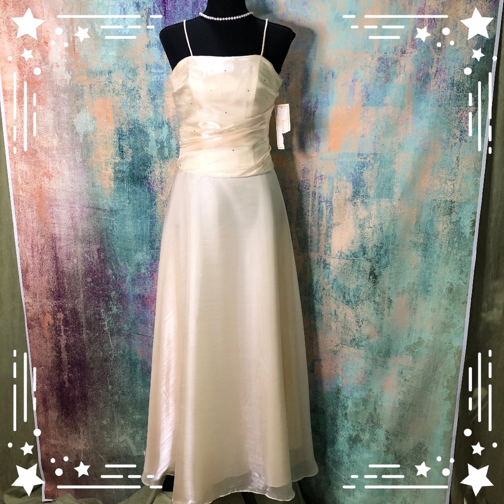 NWT  📌Eureka USA Stunning Chiffon Ball - Formal - Bridesmaid - Prom  GOWN - Picture 3 of 16
